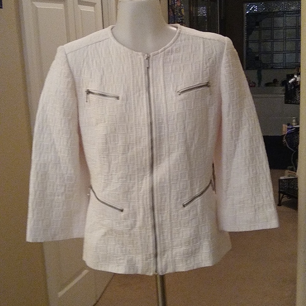 Yera White white textured fitted jacket w/ 4 zippers size 8